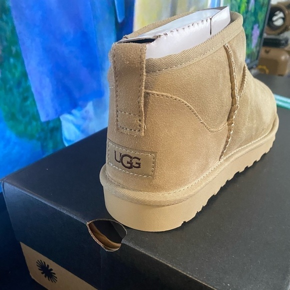 NWT IN BOX UGG Ultra Mini Classic Driftwood Size 10 - Picture 2 of 9